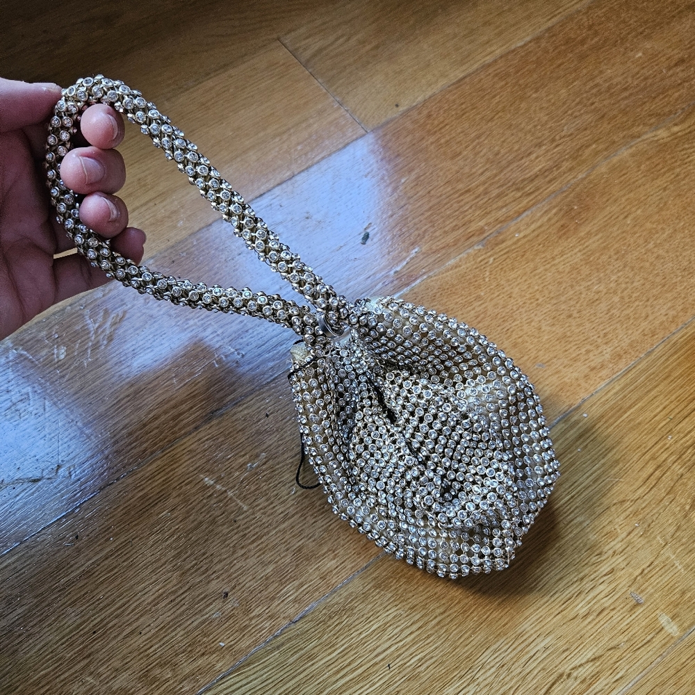 Beaded clutch
